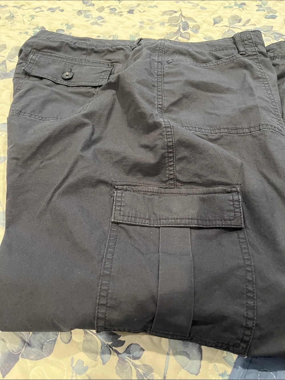 L.L. Bean Women's Straight Leg Cargo Pants in Black